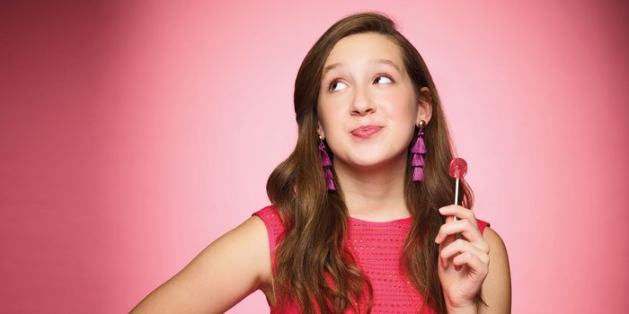 Alina Morse, a kidprenuer from Wolverine Lake, Michigan who invented the candy, “Zollipops”. Zollipops are sweetened with xylitol, maltitol syrup, beetroot juice and stevia instead of sugar. Morse created Zollipops because she loved candy but knew h…